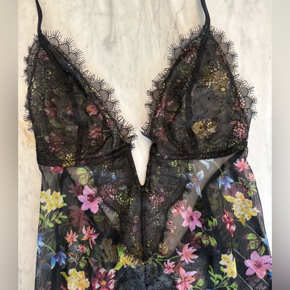 Victoria's Secret Black Floral Lace Bodysuit - Picture 4 of 7